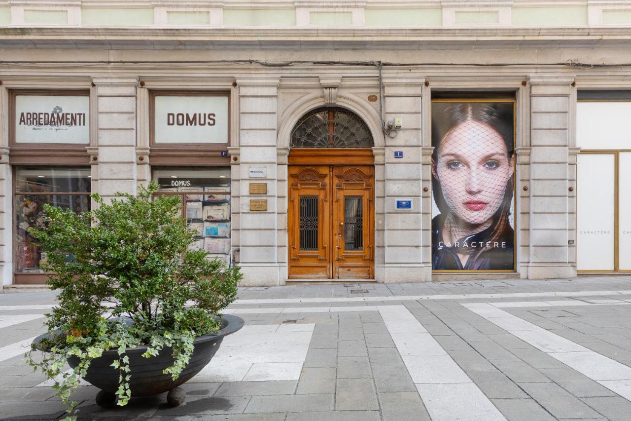 Trieste Chic Studio: Historic Elegance Esterno foto